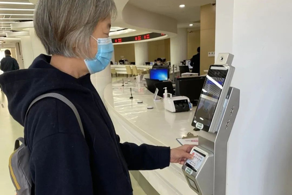 人脸识别测温查健康码查核酸一体机在常态化防疫中的应用